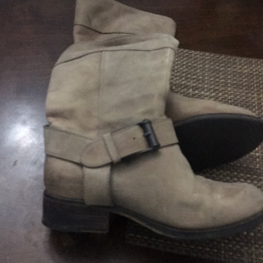 Shoes - Picture 3 of 7